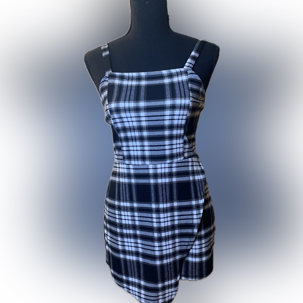 Almost Famous Black and White Checkered, Romper with wrap front. Size: M